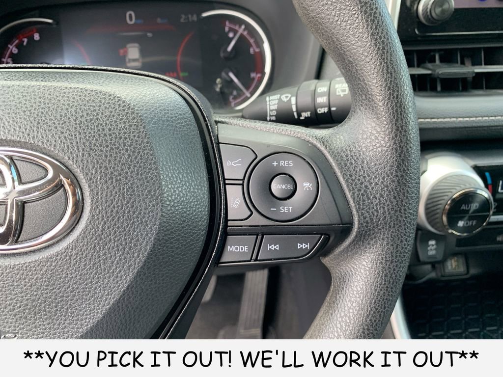 Used 2025 Toyota RAV4 XLE AWD/4WD image 17