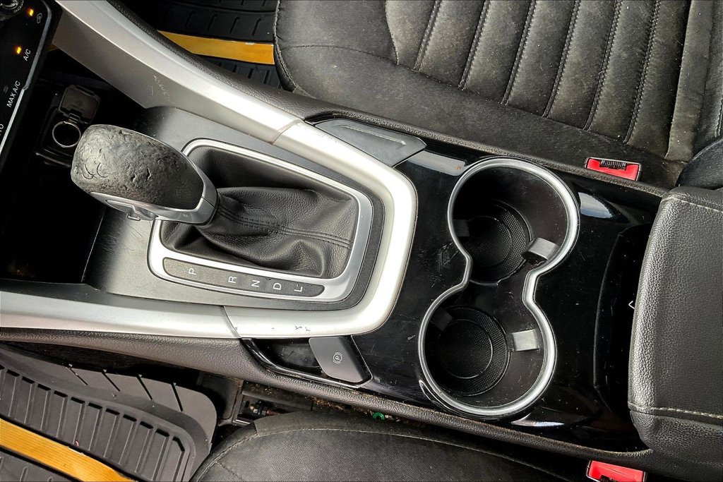 Used 2015 Ford Fusion SE FWD image 18