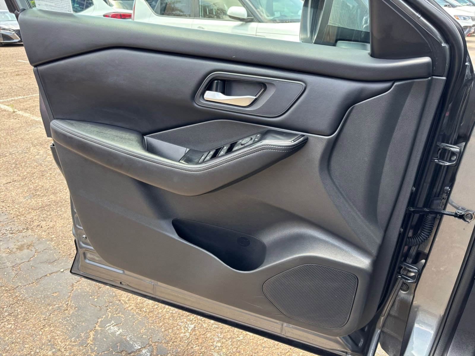 Used 2025 Nissan Rogue SV FWD image 18