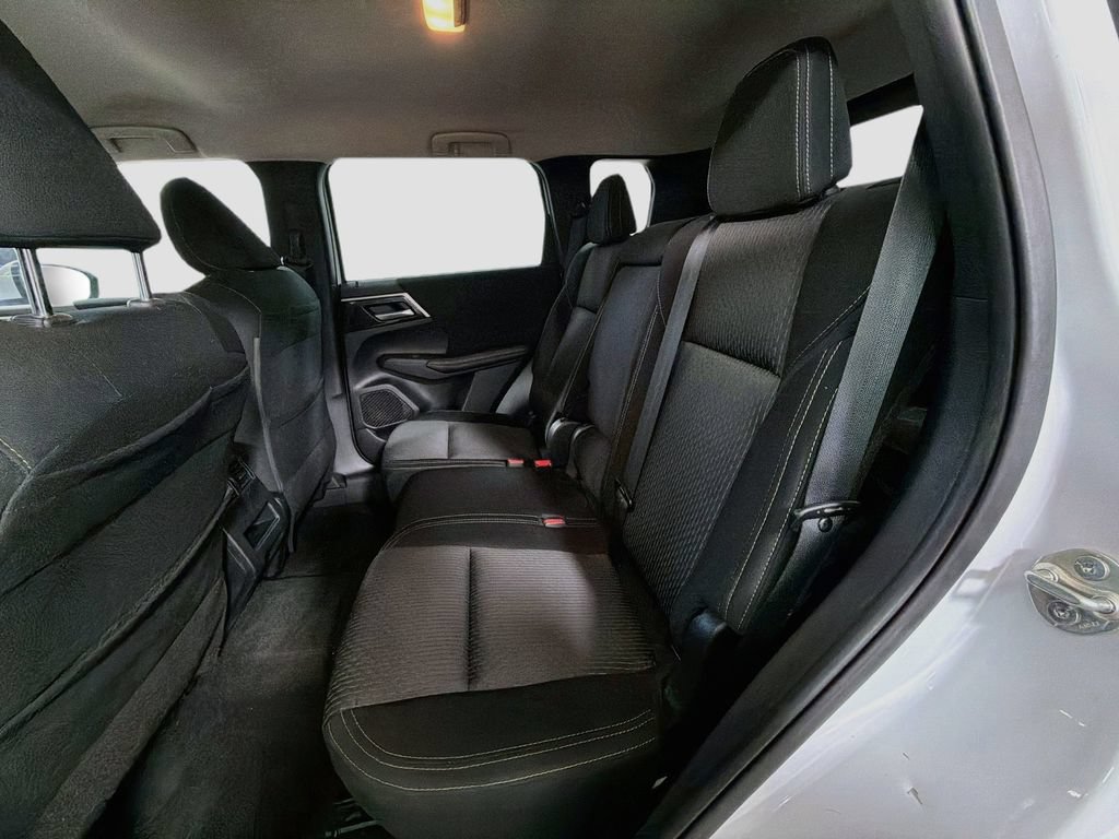 Used 2023 Mitsubishi Outlander ES AWD/4WD image 23