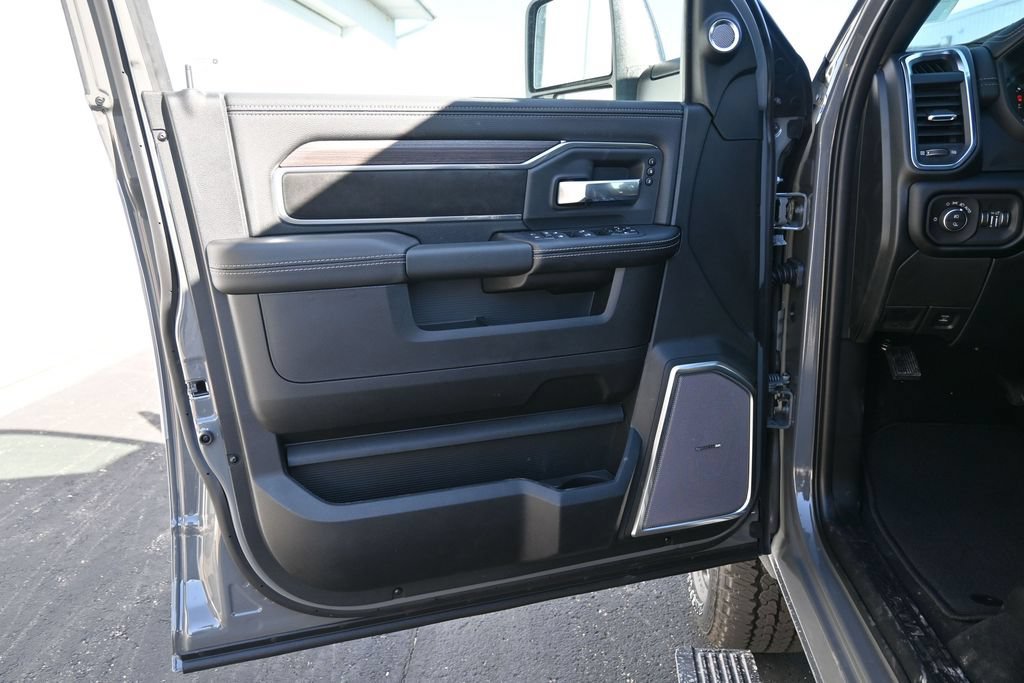 New 2027 RAM 2500 Laramie AWD/4WD image 15
