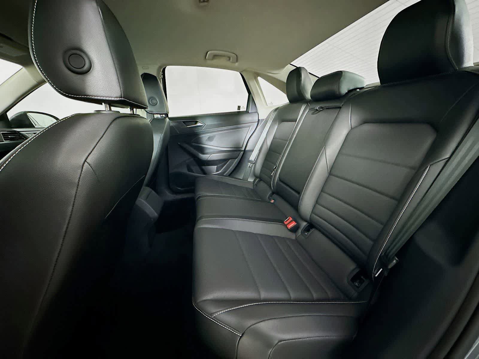 Used 2024 Volkswagen Jetta SE FWD image 13