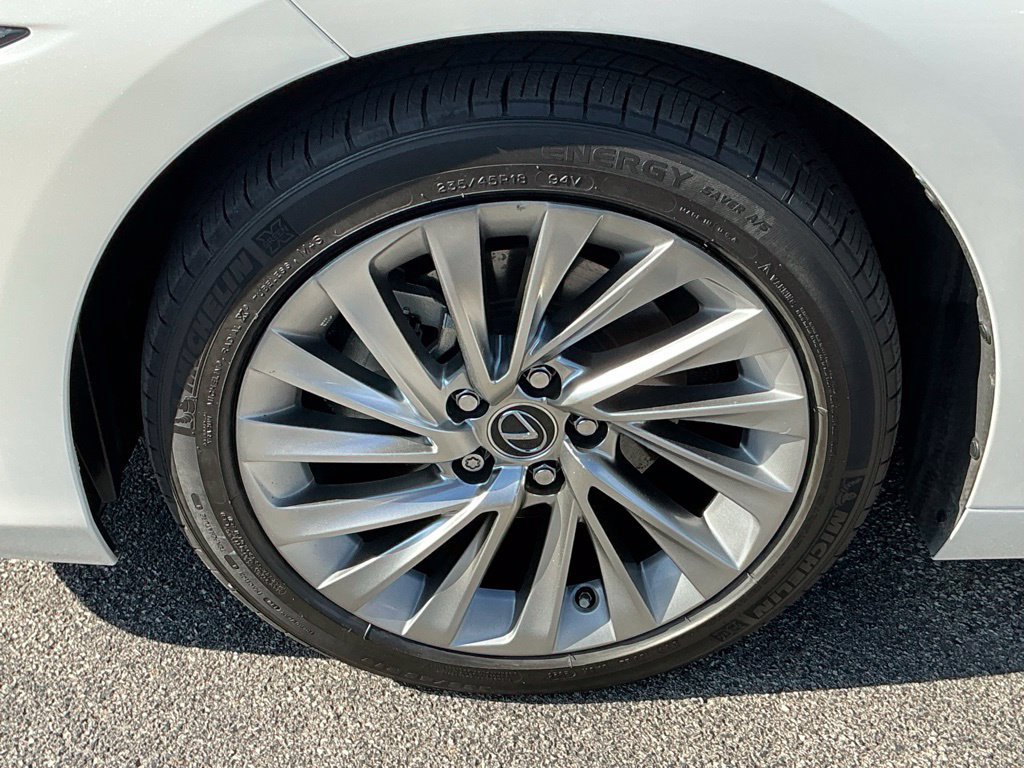 Used 2019 Lexus ES 300h FWD image 9