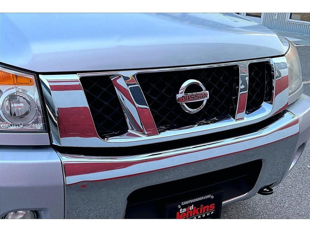Used 2010 Nissan Titan SE w/ SE Value Truck Pkg AWD/4WD image 29