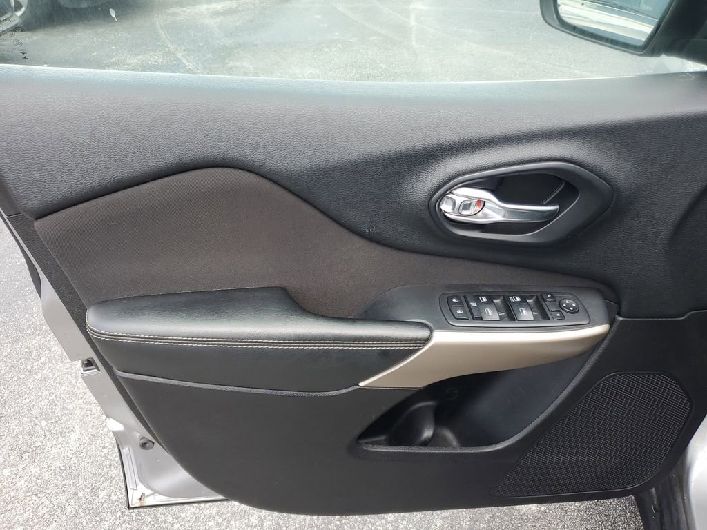 Used 2018 Jeep Cherokee Latitude image 13