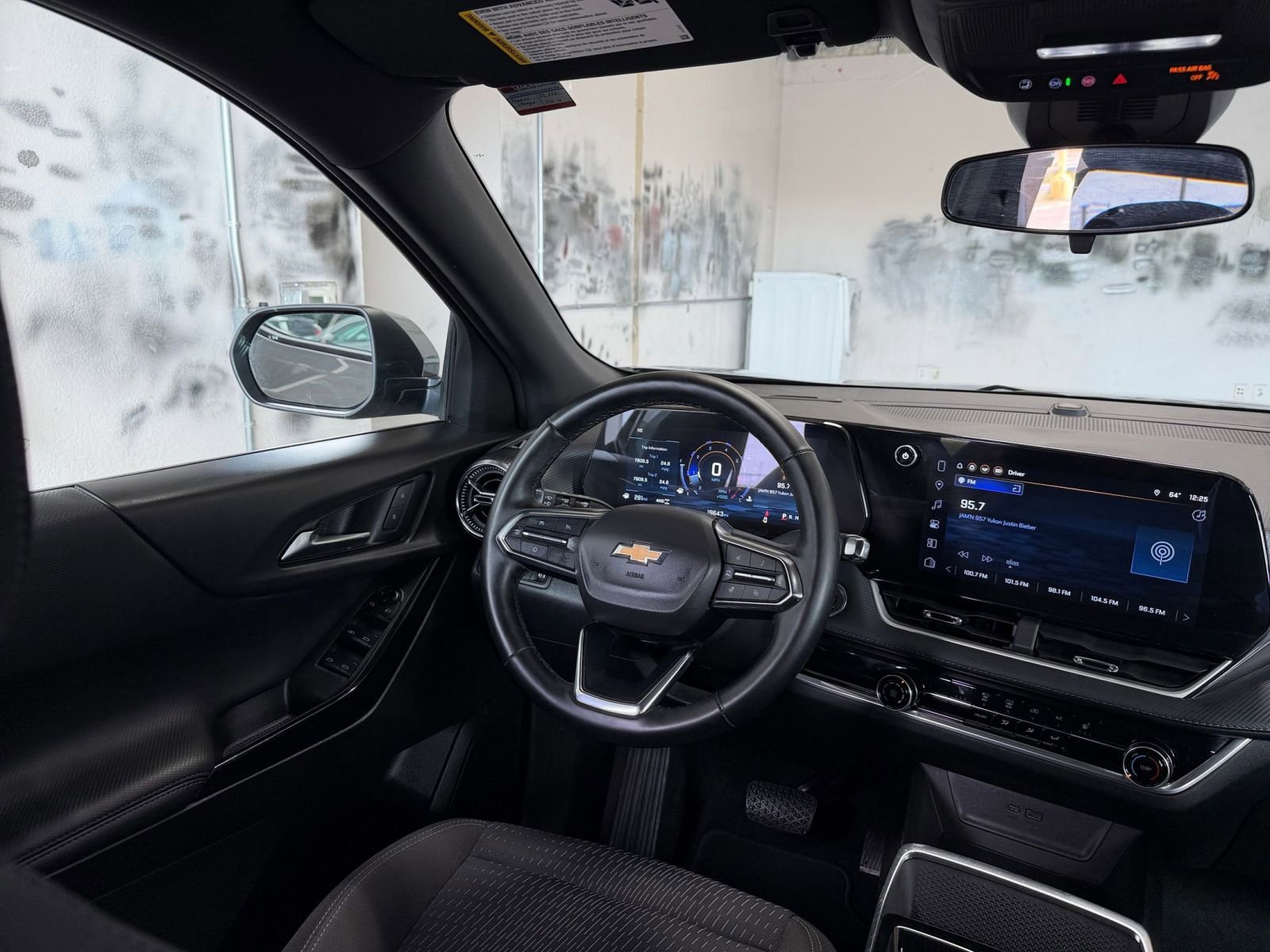 Used 2025 Chevrolet Equinox LT image 33