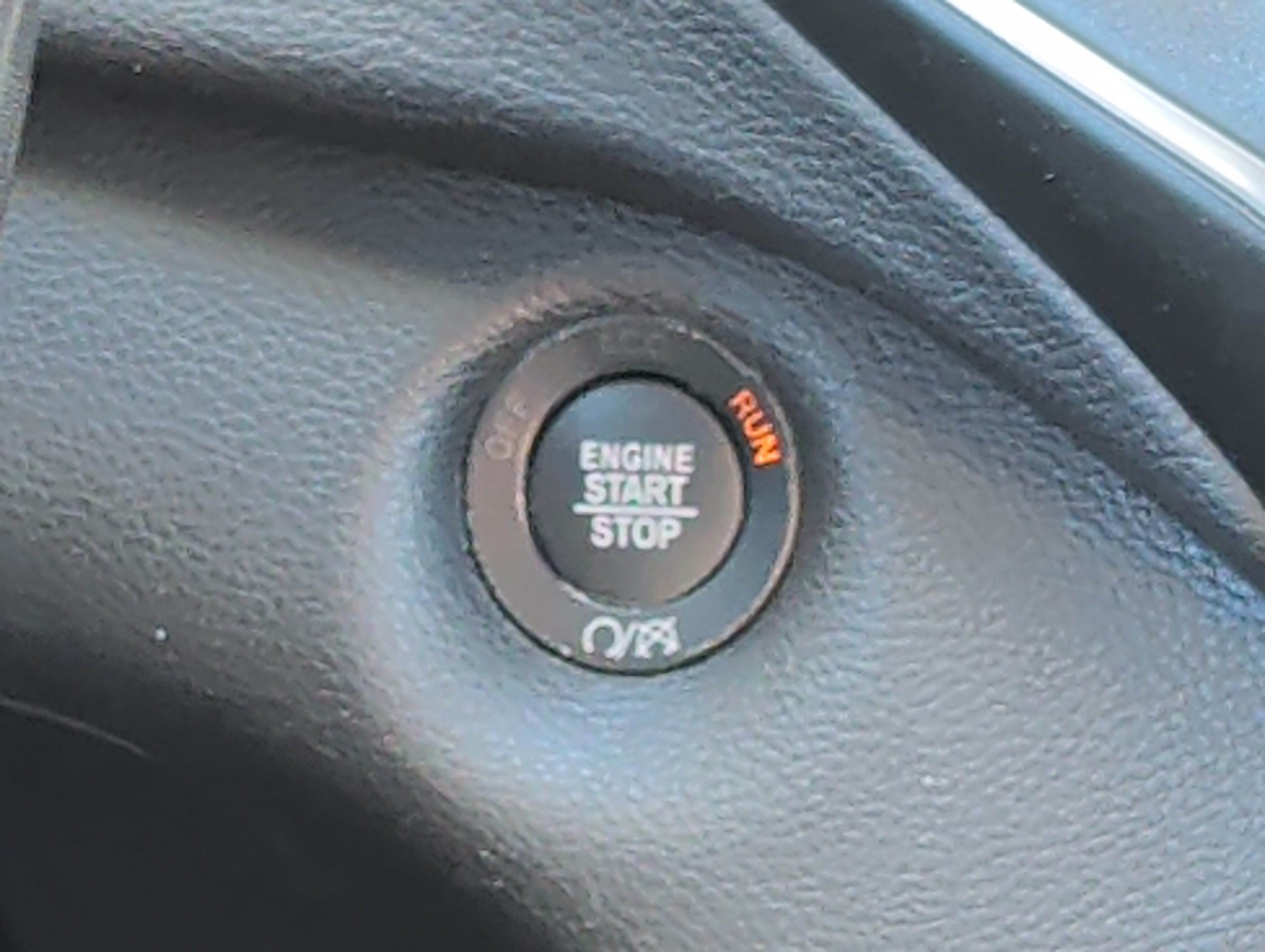 Used 2020 Jeep Cherokee Trailhawk w/ Cold Weather Group AWD/4WD image 32