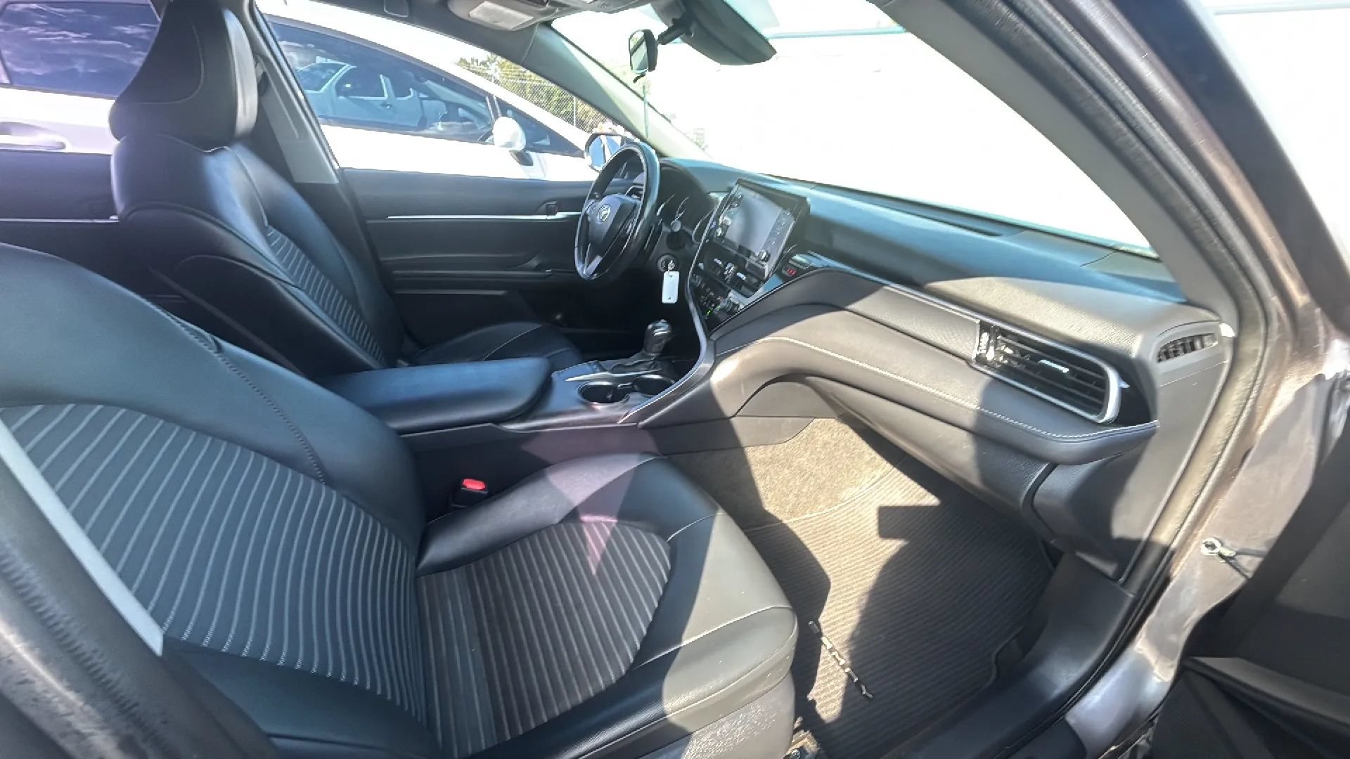Used 2023 Toyota Camry SE FWD image 9