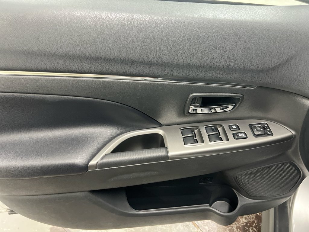 Used 2024 Mitsubishi Outlander Sport SE AWD/4WD image 20