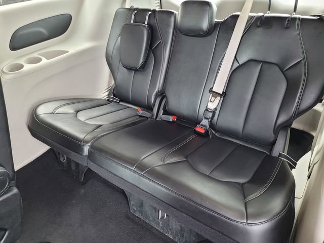 Used 2024 Chrysler Pacifica Touring-L image 18