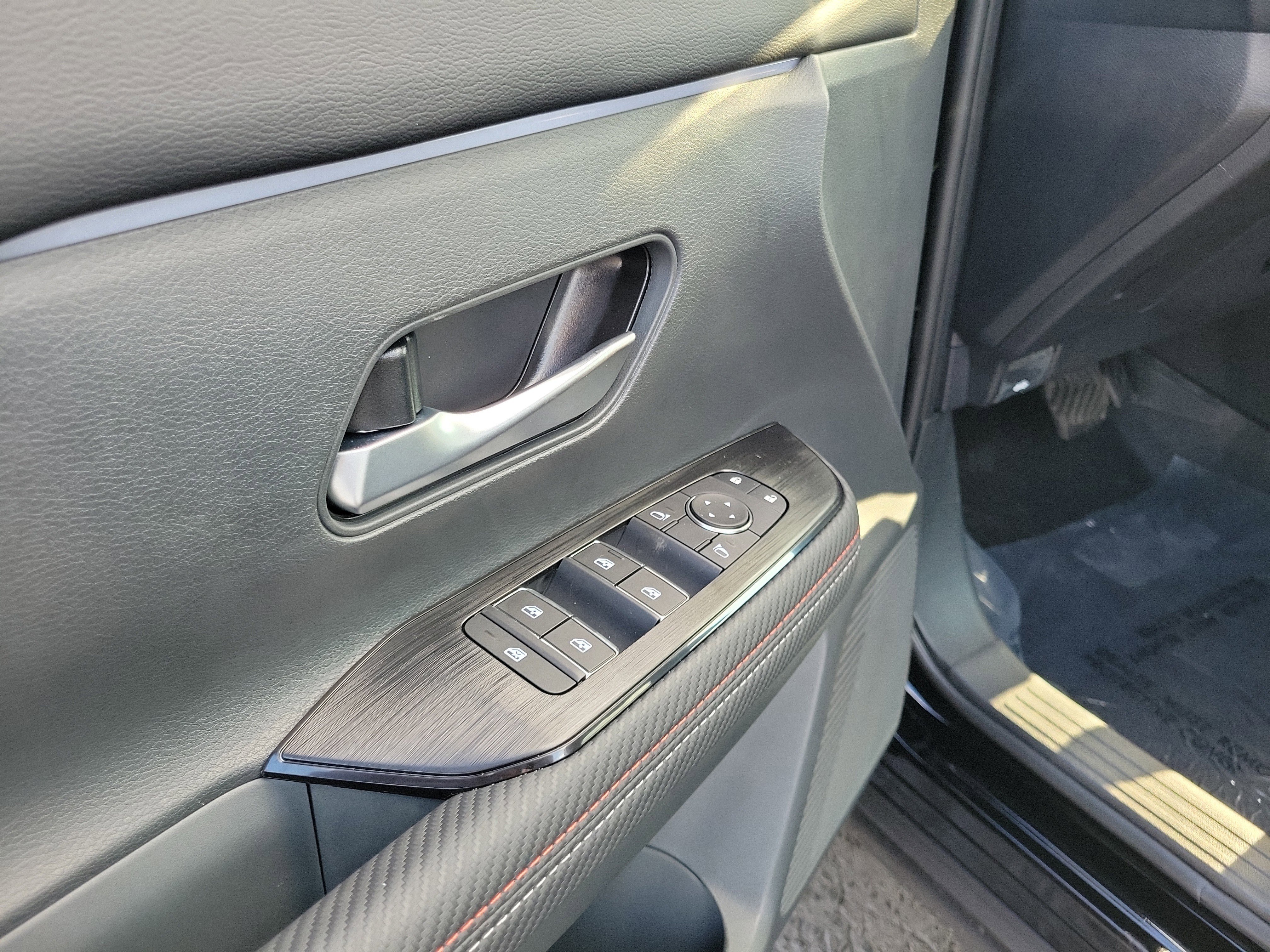 New 2026 Nissan Kicks SR w/ Cold Weather Package image 18