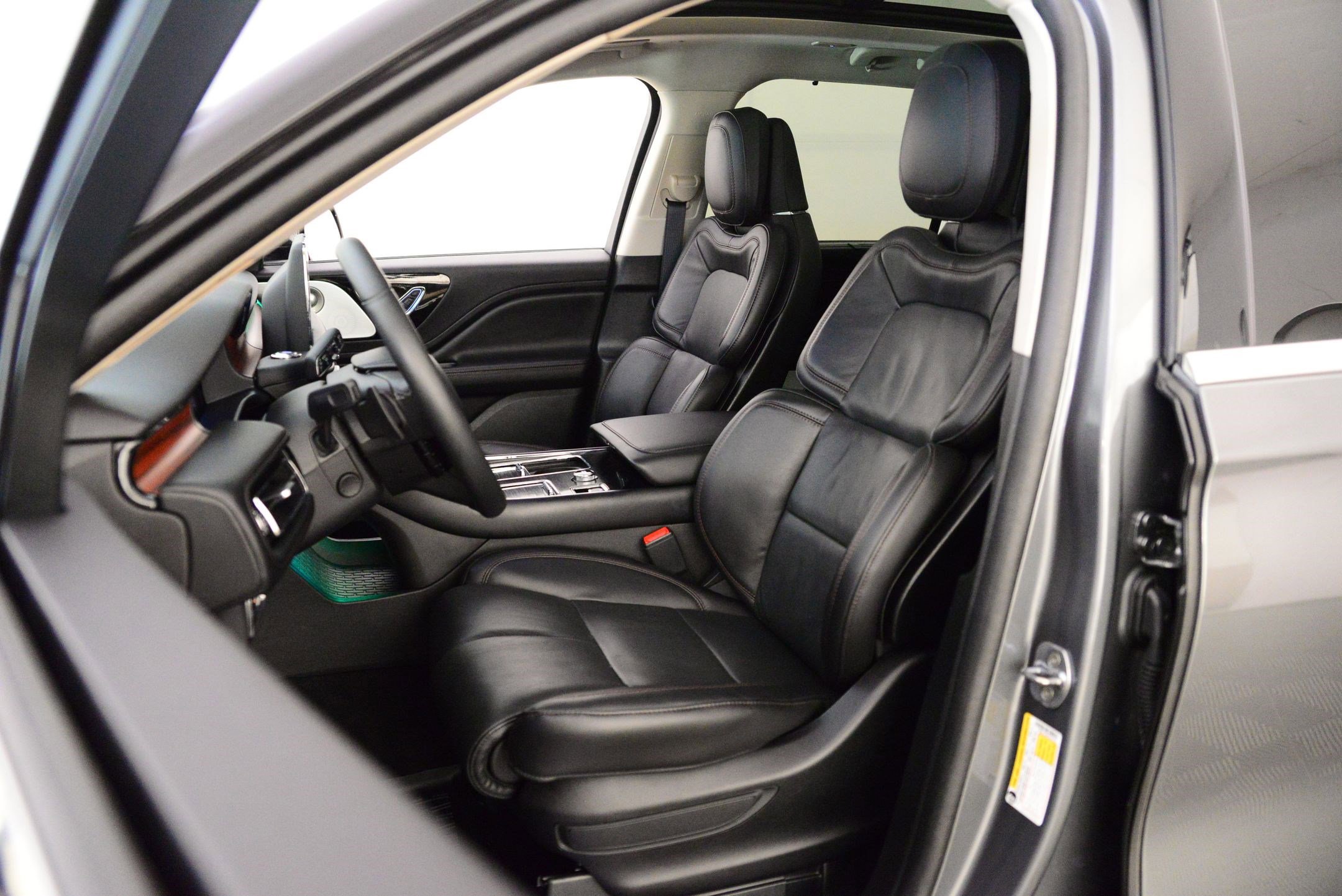 Used 2023 Lincoln Aviator Reserve w/ Equipment Group 201A image 5
