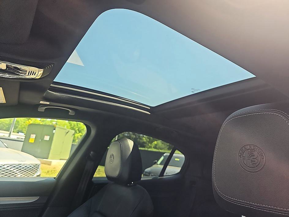 Used 2024 Alfa Romeo Stelvio Ti w/ Active Assist Plus Package image 33