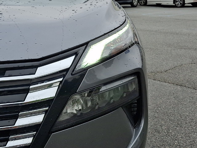 Used 2025 Nissan Rogue SV AWD/4WD image 9