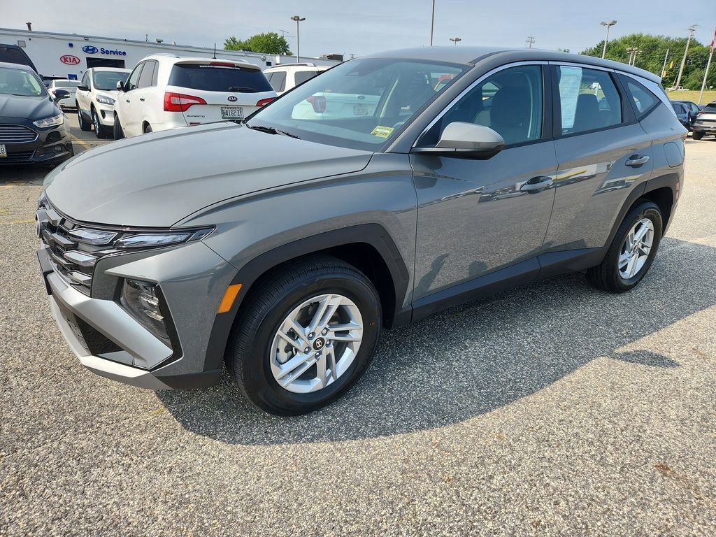 Used 2025 Hyundai Tucson SE image 3