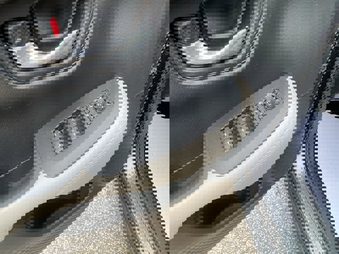 Used 2023 Honda HR-V LX image 13