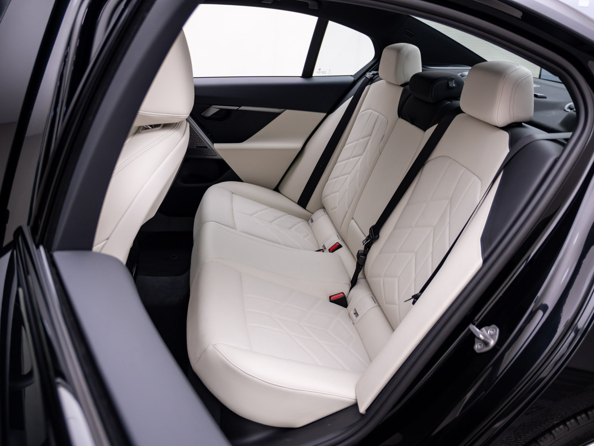 Certified 2024 BMW i5 M60 w/ Premium Package AWD/4WD image 18