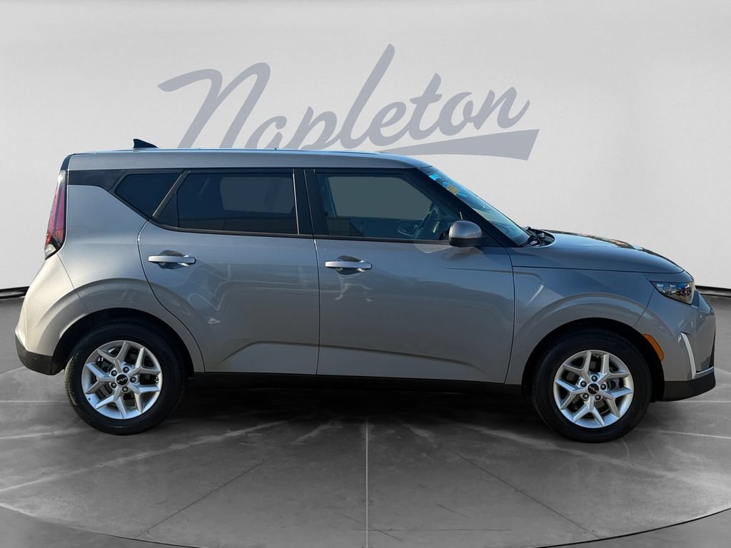 Used 2025 Kia Soul LX w/ LX Technology Package FWD image 9