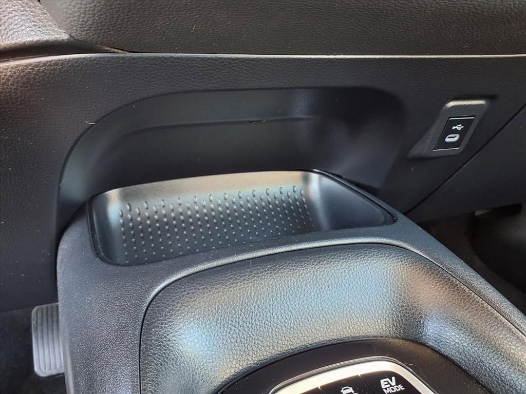 Used 2025 Toyota Corolla XLE image 8