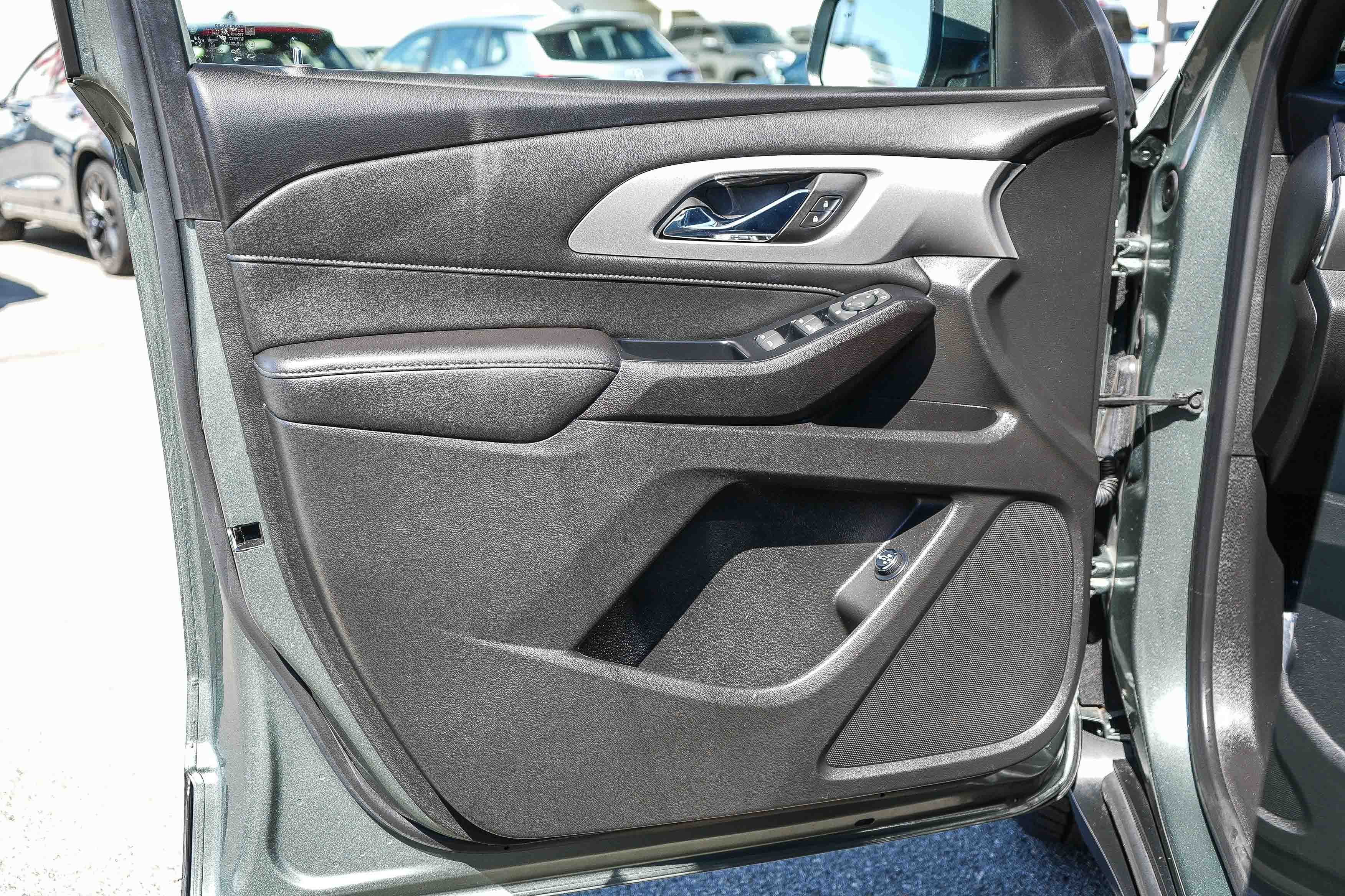 Used 2022 Chevrolet Traverse LT FWD image 22