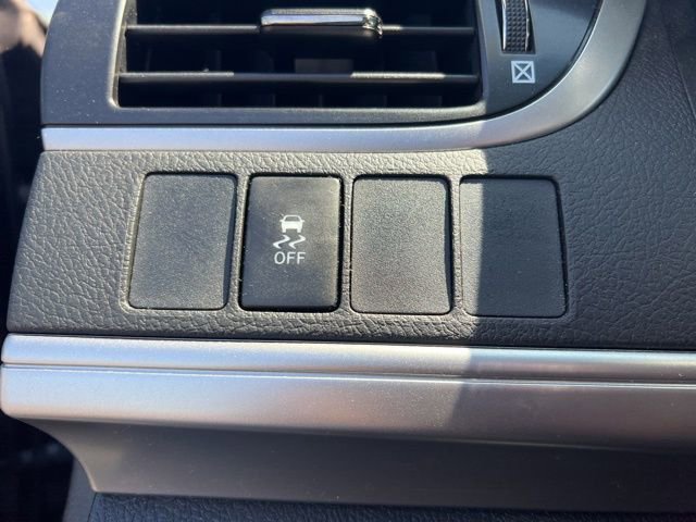 Used 2014 Toyota Camry SE w/ Moonroof Package FWD image 10