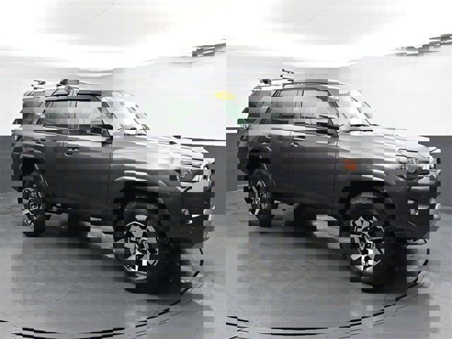 Used 2018 Toyota 4Runner TRD Off-Road image 3