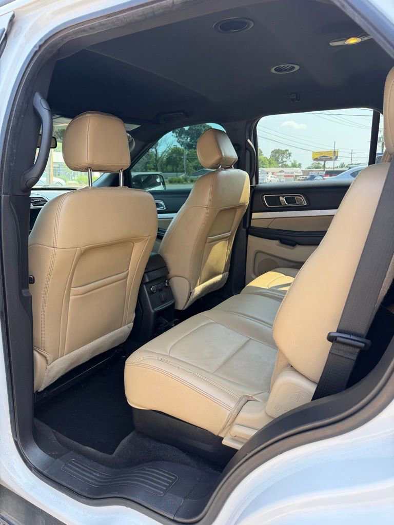 Used 2016 Ford Explorer XLT w/ Equipment Group 202A FWD image 9