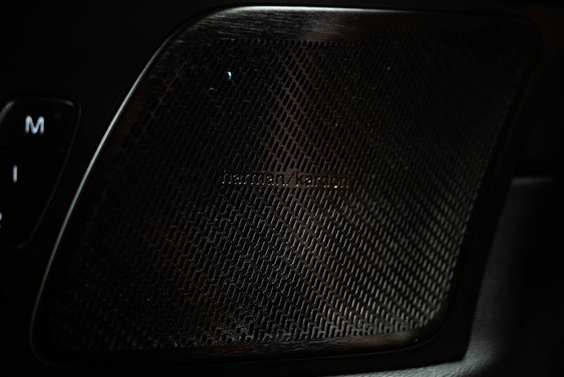 Used 2022 Volvo XC60 T8 Inscription image 17