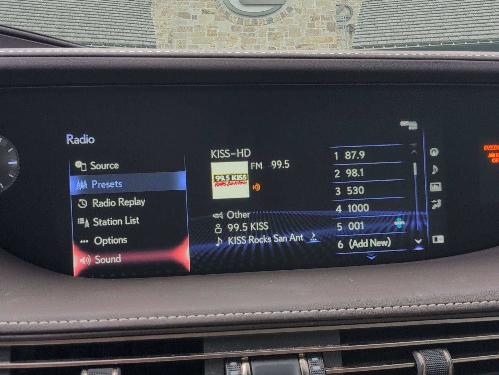 Used 2019 Lexus LS 500h RWD image 11