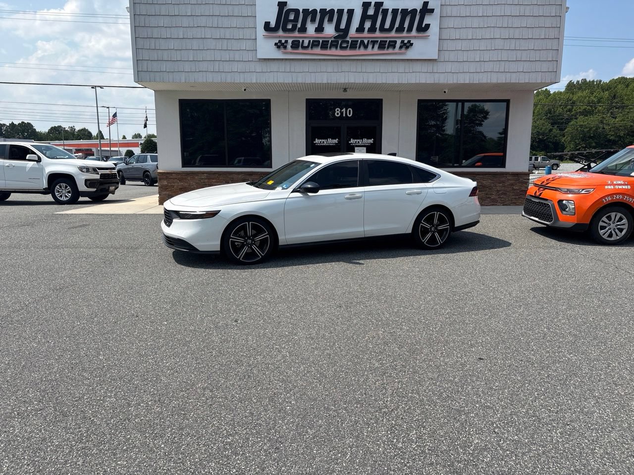 Used 2023 Honda Accord Sport image 1