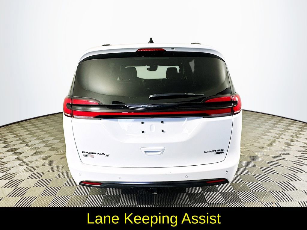 Used 2023 Chrysler Pacifica Limited w/ Uconnect Theater Family Group image 9