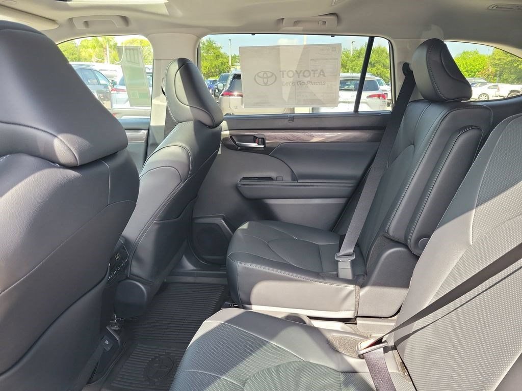 New 2026 Toyota Highlander Limited AWD/4WD image 24