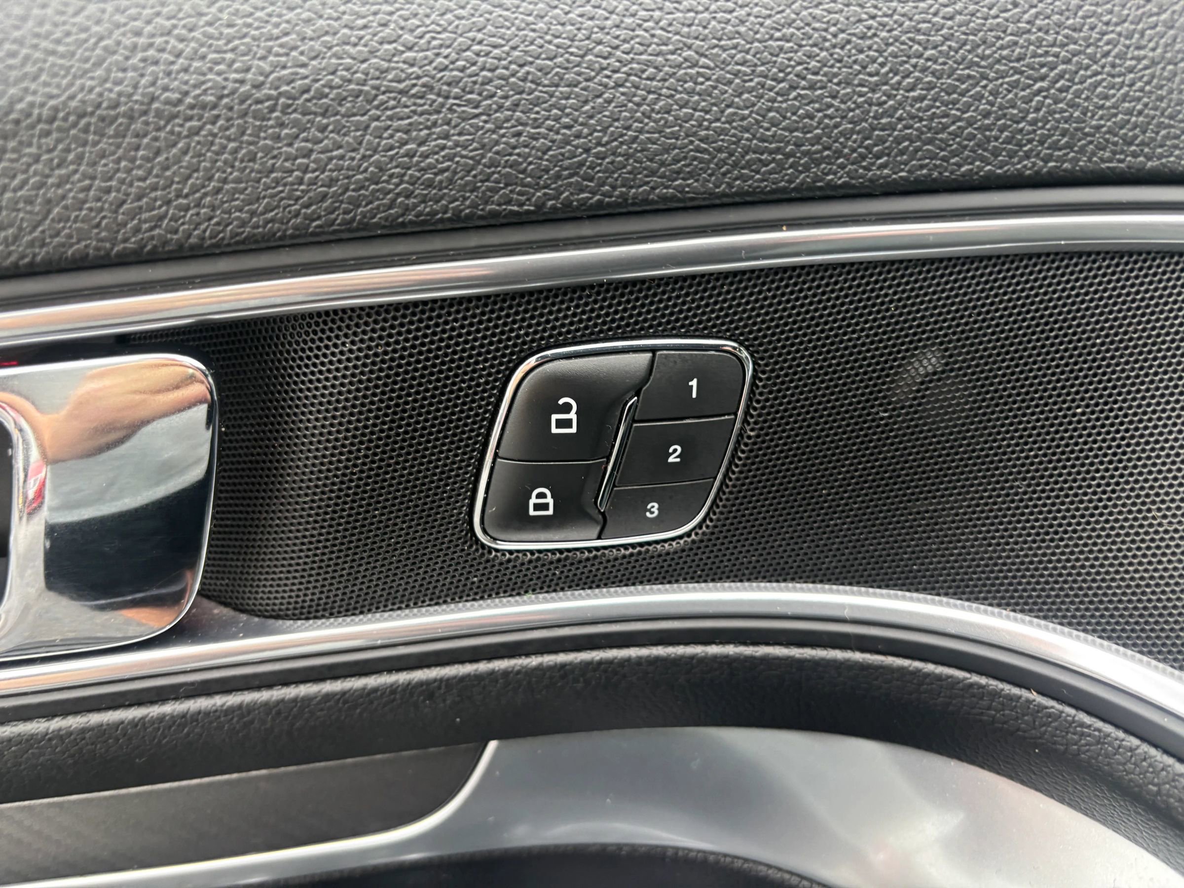 Used 2018 Ford Explorer Sport w/ Equipment Group 401A AWD/4WD image 17