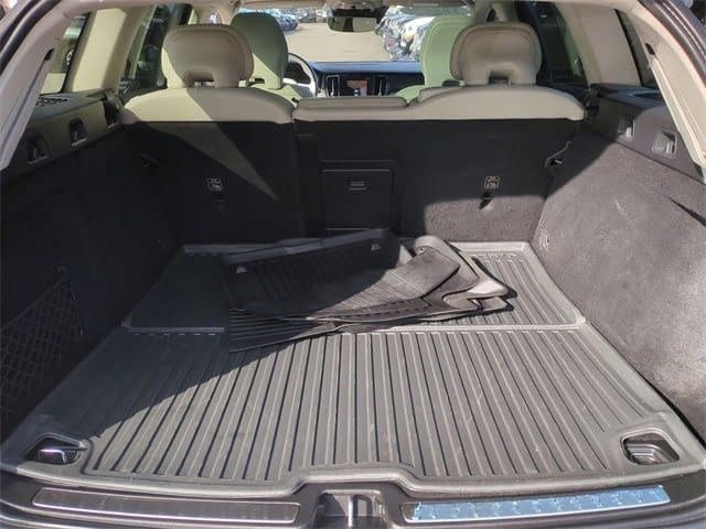 Used 2021 Volvo V60 T5 Cross Country w/ Lounge Package image 23