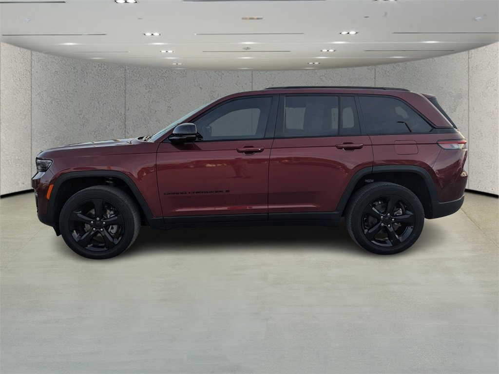 Used 2024 Jeep Grand Cherokee Altitude image 6