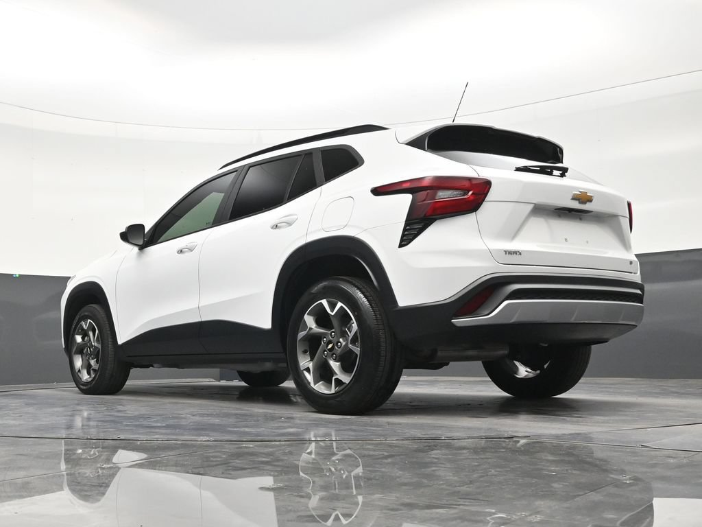 Used 2024 Chevrolet Trax LT w/ Driver Confidence Package FWD image 22