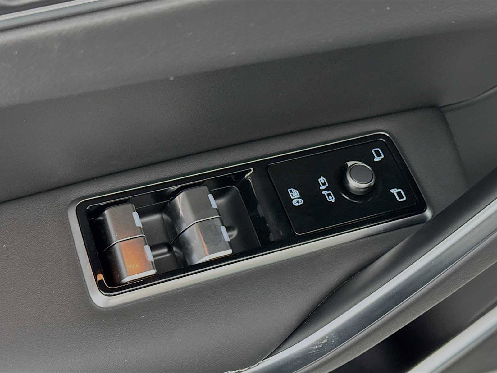 New 2026 Jaguar F-PACE R-Dynamic S image 18