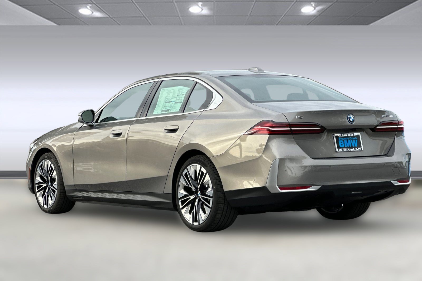 New 2026 BMW i5 eDrive40 image 3