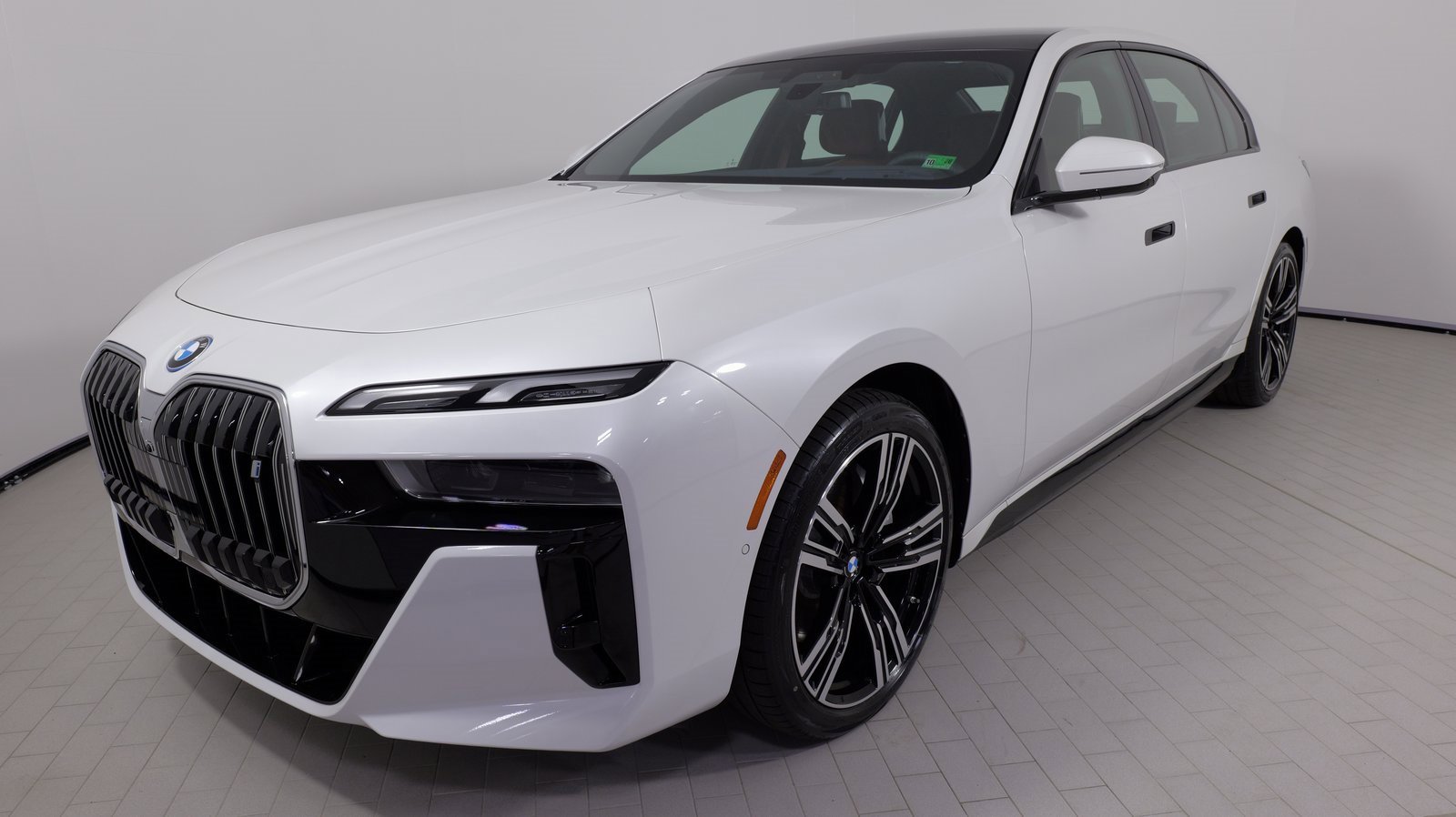 Used 2023 BMW i7 xDrive60 image 4