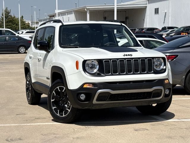 Used 2023 Jeep Renegade Latitude AWD/4WD image 2