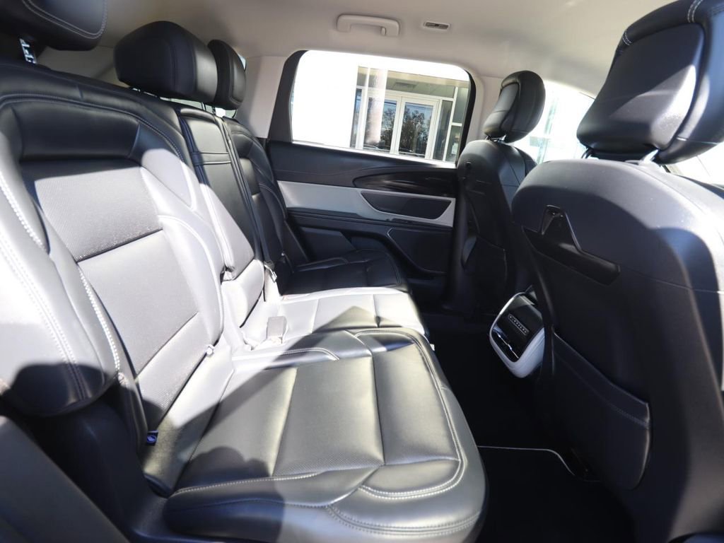 Used 2025 Lincoln Nautilus Premier image 24