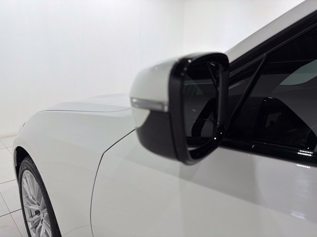 Certified 2023 BMW 330i xDrive Sedan w/ Premium Package AWD/4WD image 9
