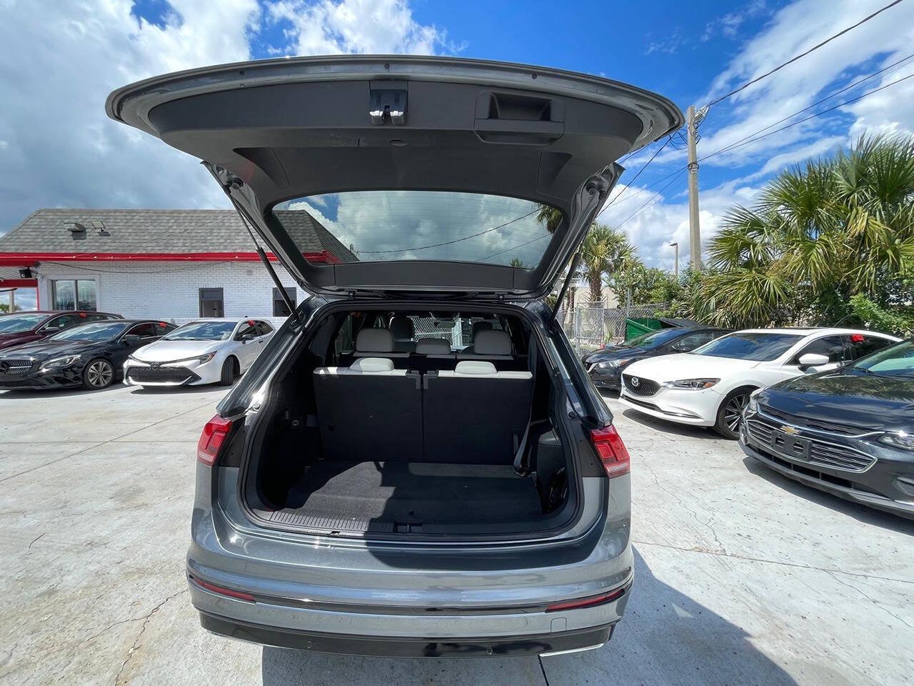 Used 2021 Volkswagen Tiguan SE R-Line FWD image 12