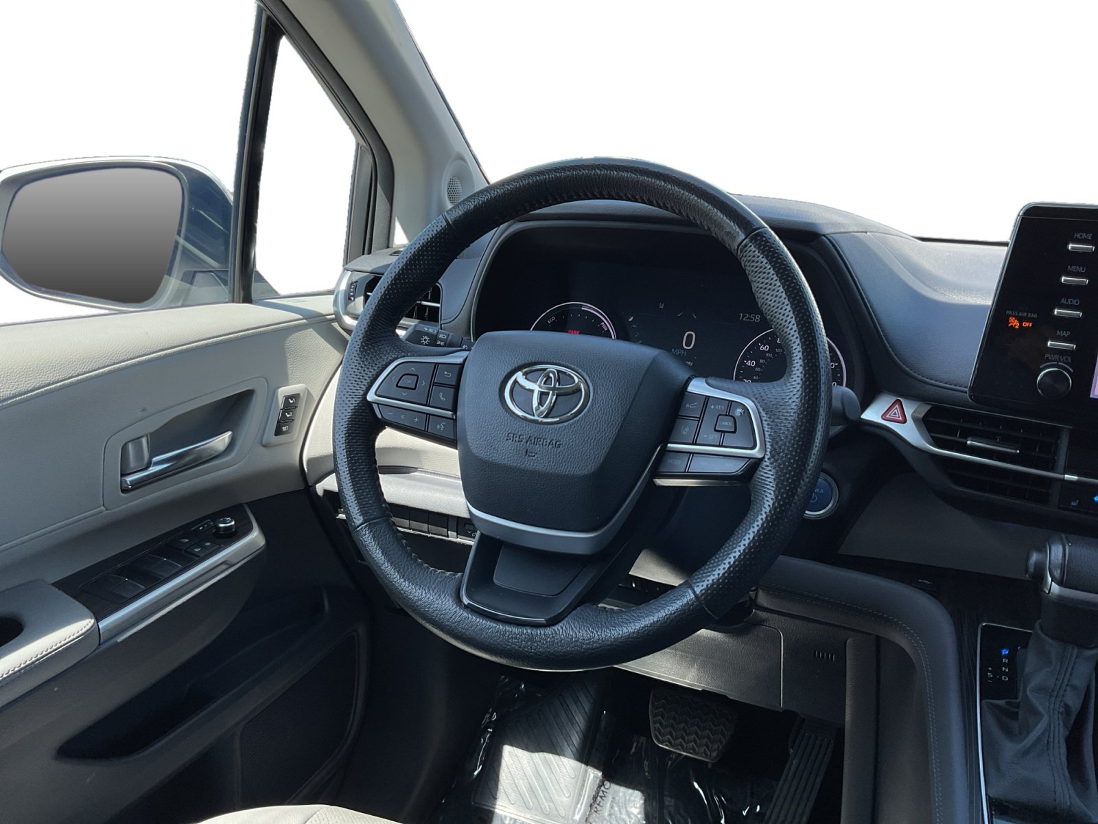Used 2024 Toyota Sienna Limited FWD image 11