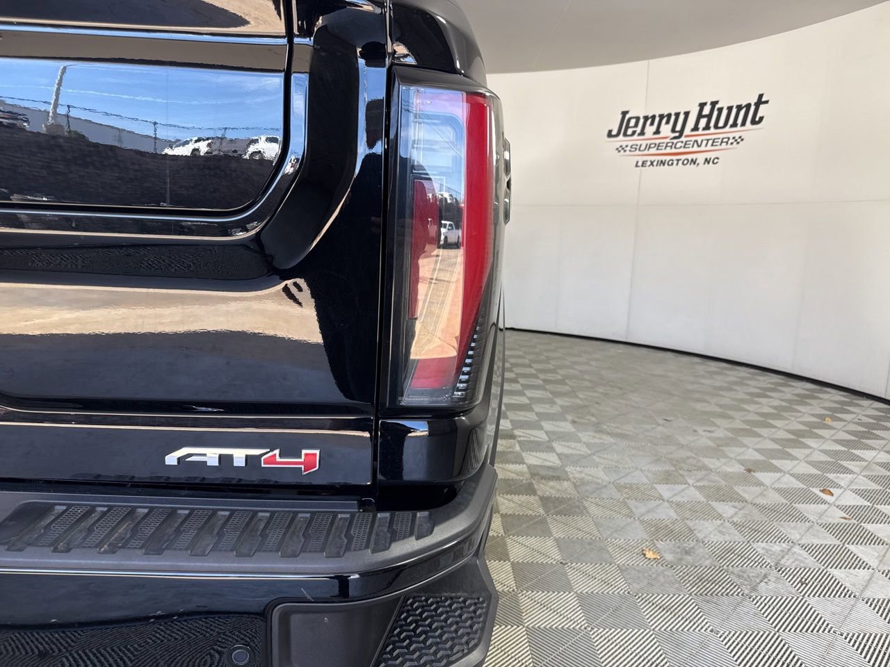 Used 2025 GMC Sierra 2500 AT4 image 35