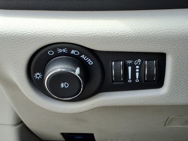 Used 2024 Chrysler Pacifica Limited FWD image 21