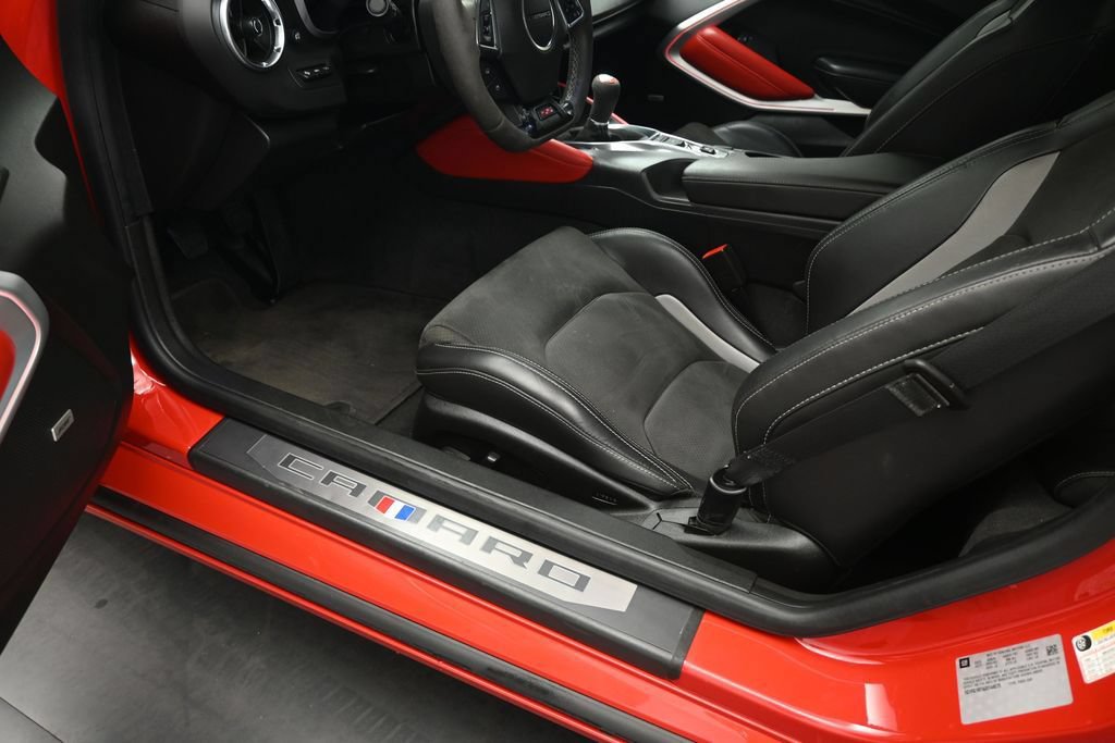 Used 2018 Chevrolet Camaro SS RWD image 9