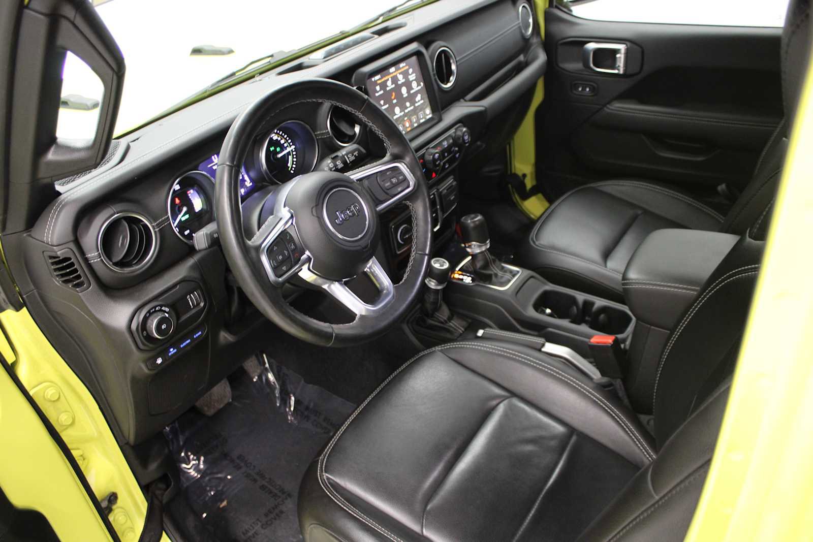 Used 2023 Jeep Wrangler Unlimited Sahara w/ Cold Weather Group AWD/4WD image 17