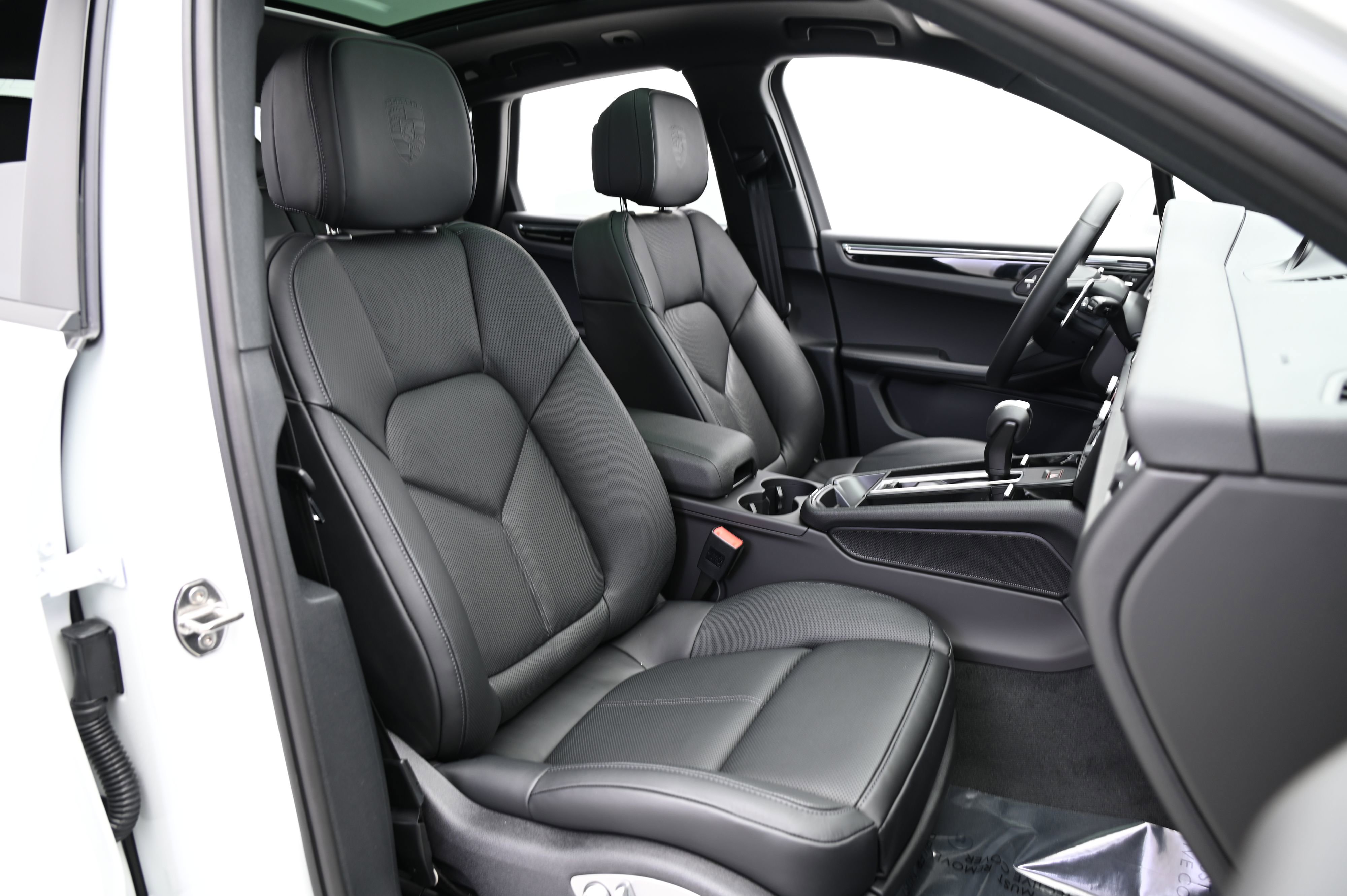 Used 2025 Porsche Macan image 29