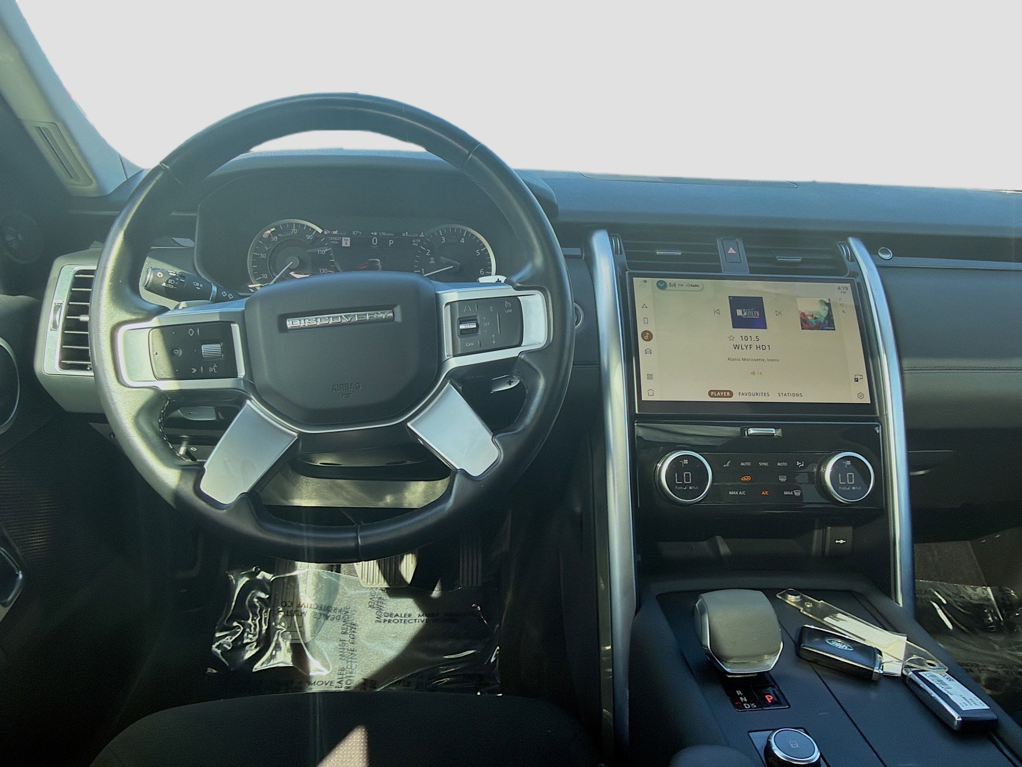 Used 2023 Land Rover Discovery S image 18